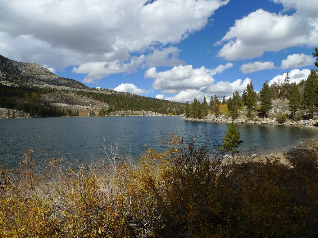 California-Fall2010 353.JPG - Lake at Rock Creek Canyon. They locked the bathrooms for the season just as Larry was trying to use one.